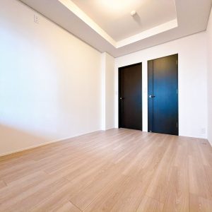 ウォークインクローゼットを備えた6.1帖洋室で、衣類や季節物もすっきり収納できます