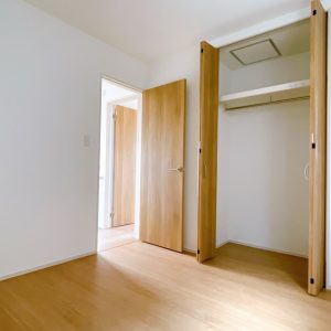 ４．５帖の洋室はコンパクトながら、使い勝手の良いお部屋です。