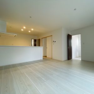 ダウンライトが雰囲気を演出してくれます(居間)