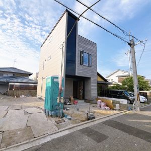 家族みんなが安心して暮らせる、設備充実のオール電化住宅です(外観)