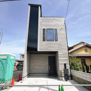 家族みんなが安心して暮らせる、設備充実のオール電化住宅です(外観)