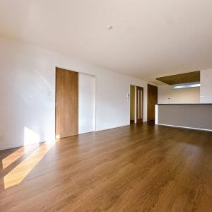 LDK19帖もあり日当たりも良いですね♪（2025年11月）撮影(居間)