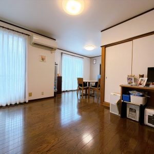 1階は15.5帖のLDKと4.5帖の和室が隣接したゆとりある間取りです(^^)
