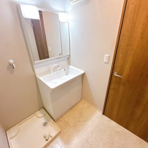 三面鏡化粧台は朝の身支度もスムーズに行えます(^^)