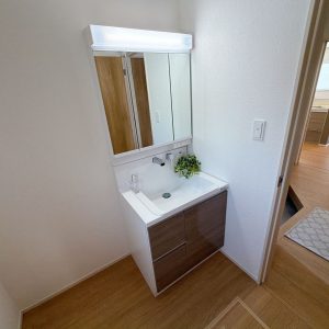 三面鏡化粧台は朝の身支度も快適です♪